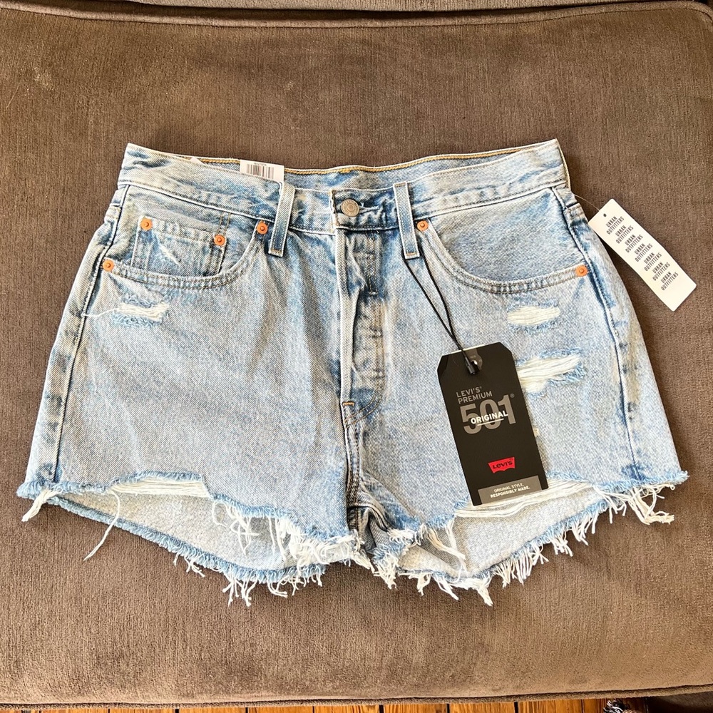 Levi jean shorts! SiZe 29!